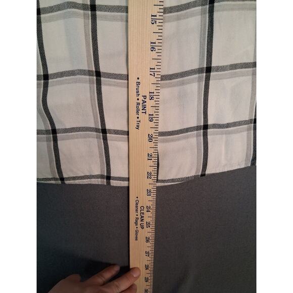 Banana Republic Womens White Black Plaid Blouse V neck Long Sleeve Size S Petite - Picture 10 of 11